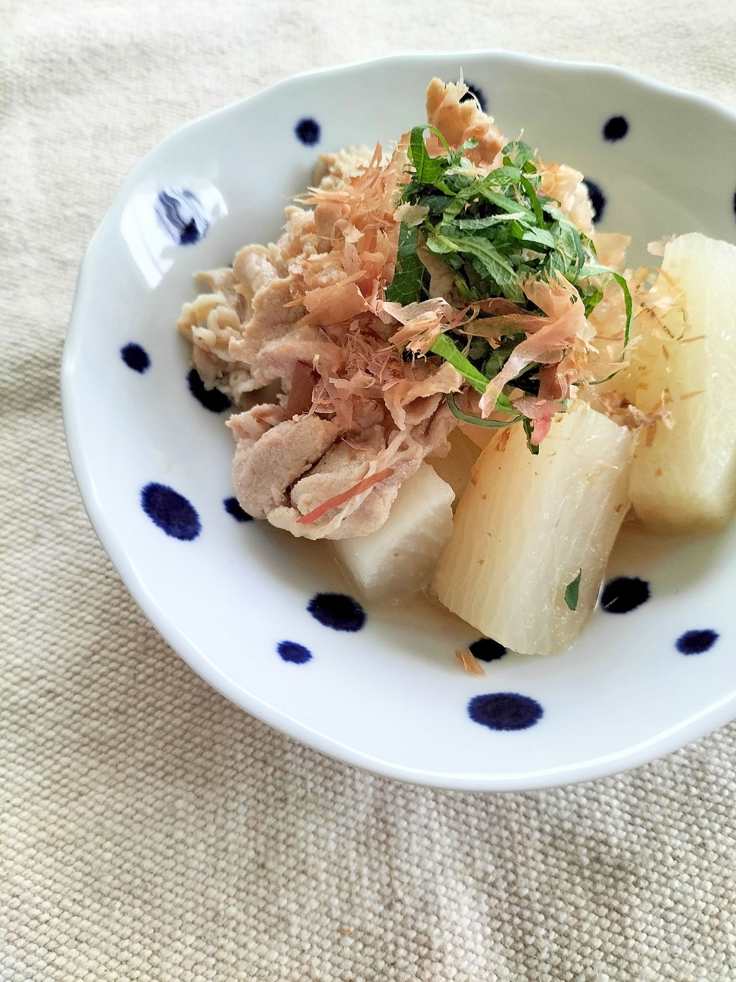 かつおと豚だしが美味しい豚だいこんの梅しそ煮♩