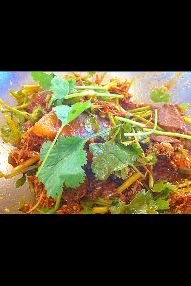 牛ハムとパクチーの韓国風サラダ