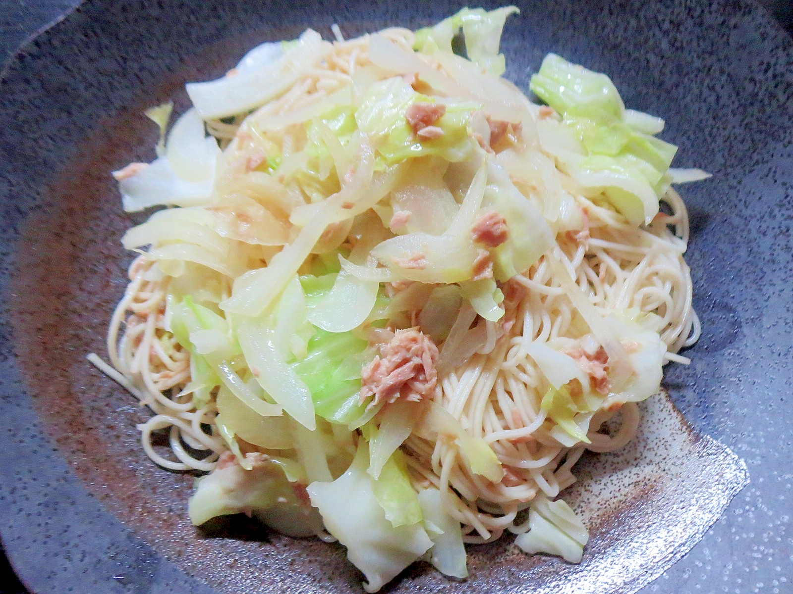 素麺でツナとキャベツの焼きそば