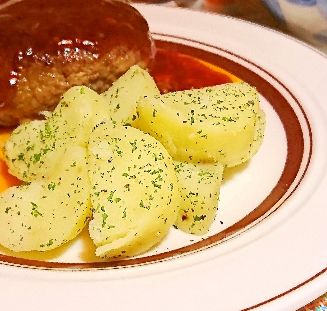 付け合わせに　電子レンジでじゃがいものパセリまぶし