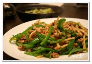 豚ミンチで チンジャオロース ご飯にのせて丼にも レシピ 作り方 By Coto Mam 楽天レシピ