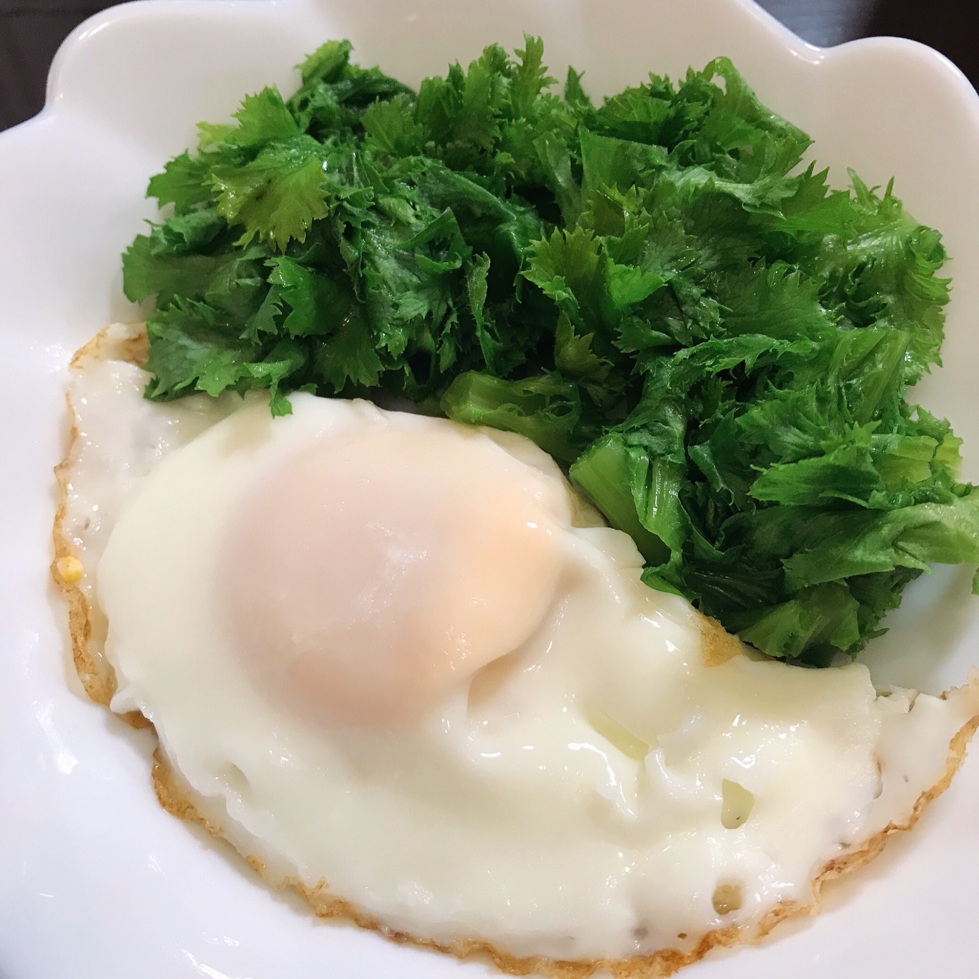 わさび菜と目玉焼きのワンプレート