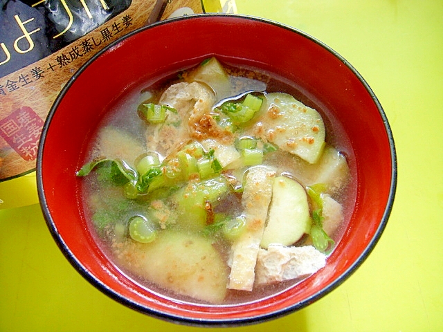 茄子と油揚げ大根の葉の生姜風味味噌汁