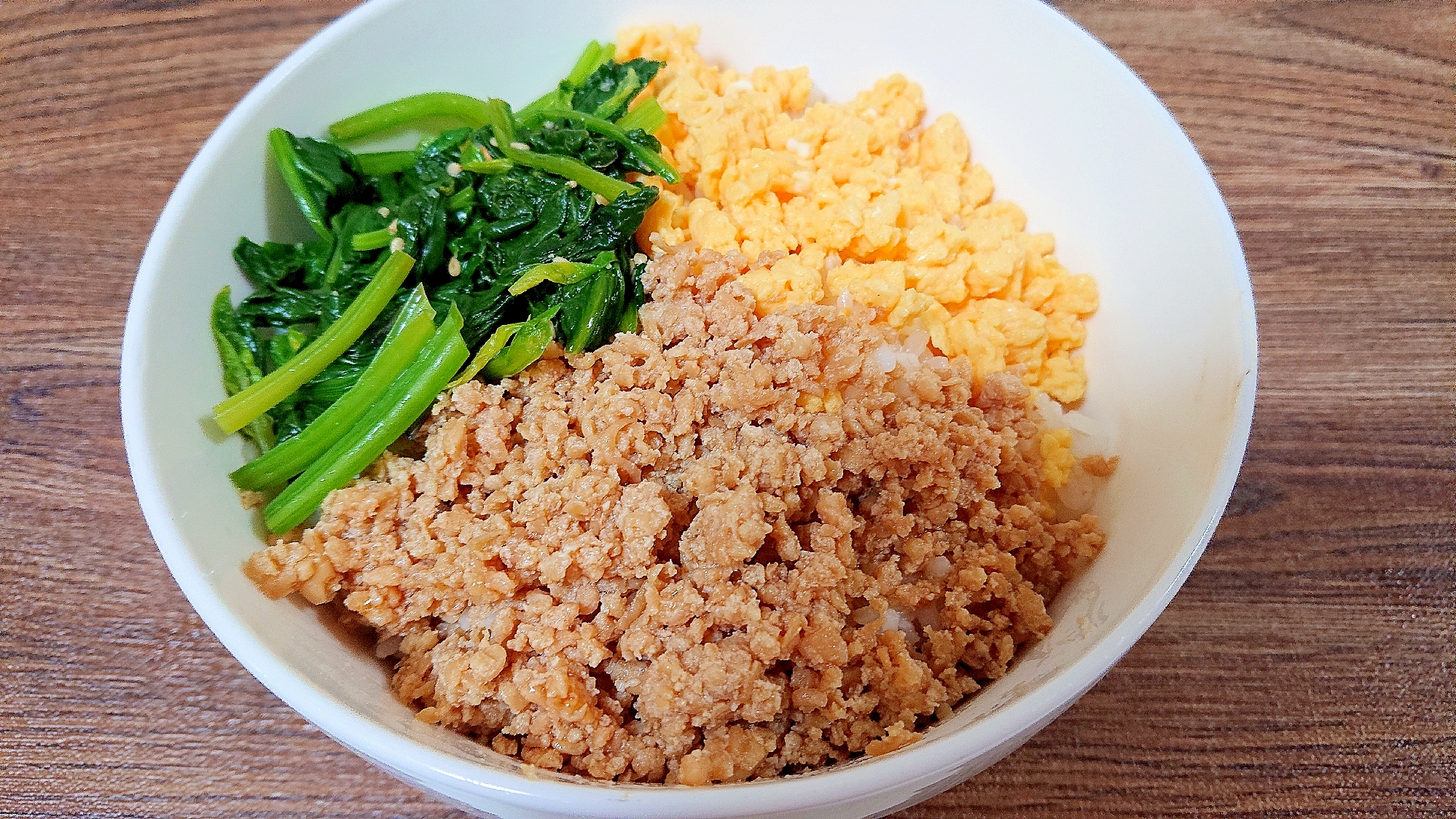 ３食そぼろ丼