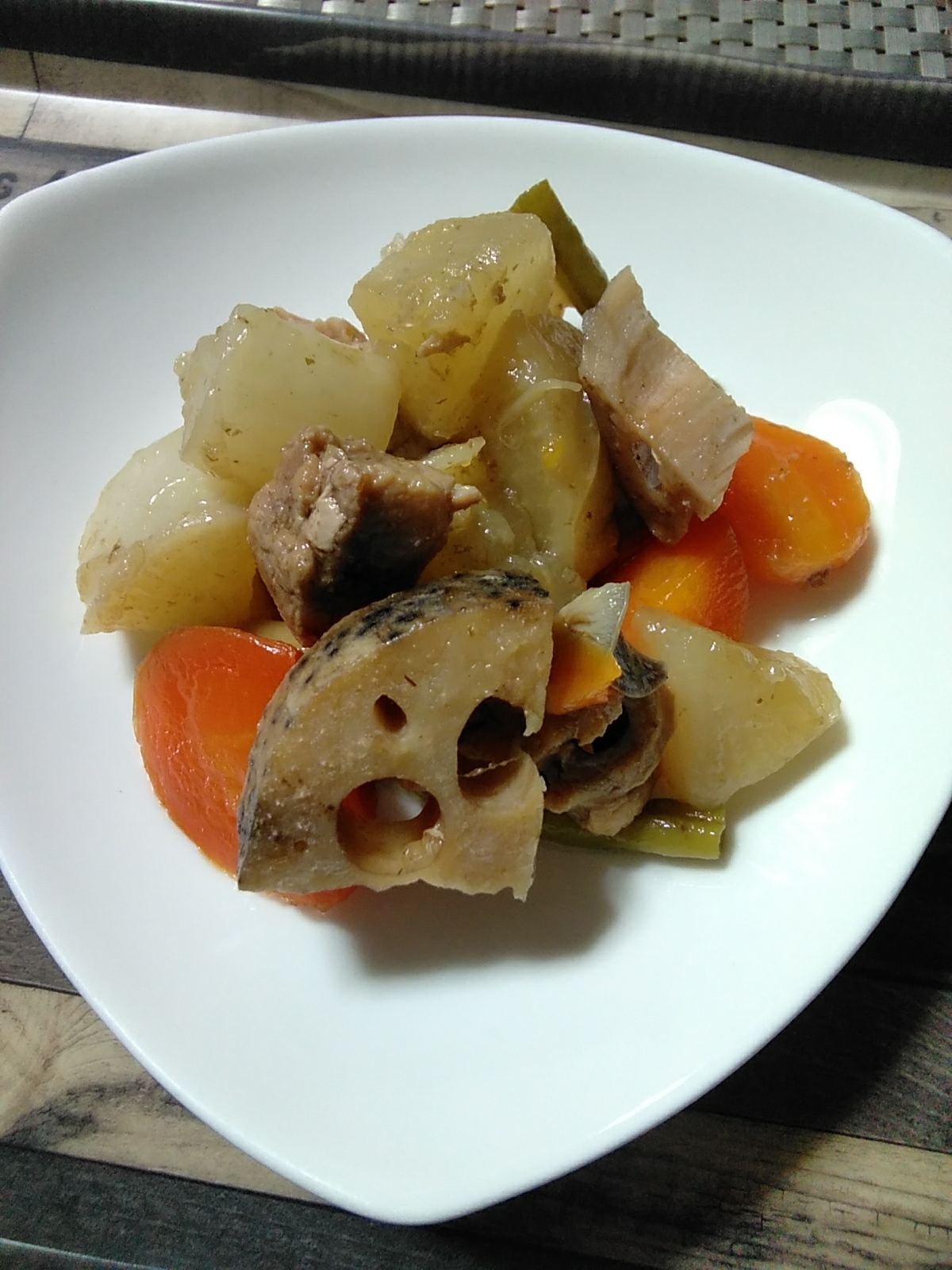 豚バラと根菜の煮物（めんつゆで簡単に～）
