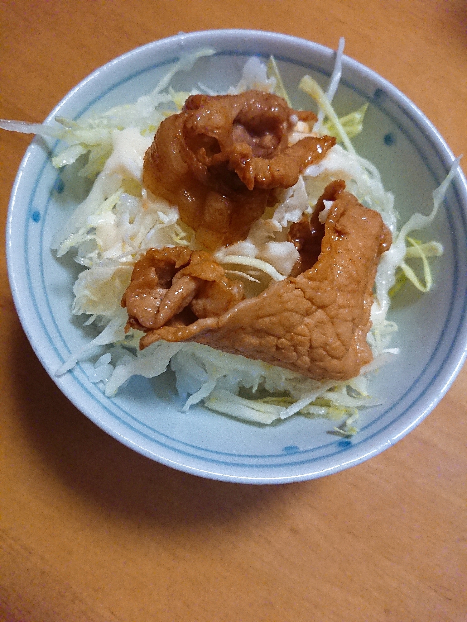 豚肉と千切りキャベツでヘルシー丼(焼肉のたれ)