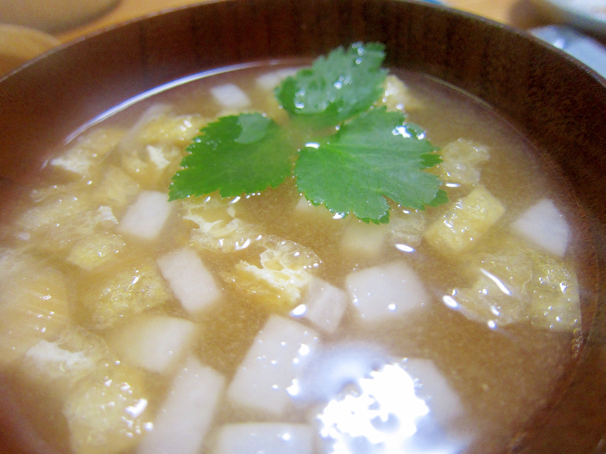 大根と油揚げと三つ葉の味噌汁