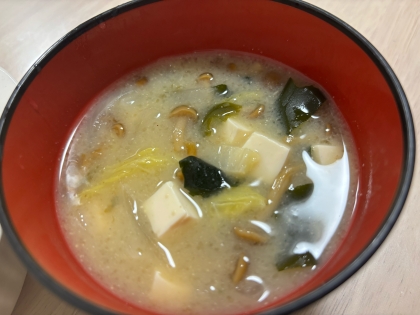 我が家の味噌汁★玉ねぎとなめこ