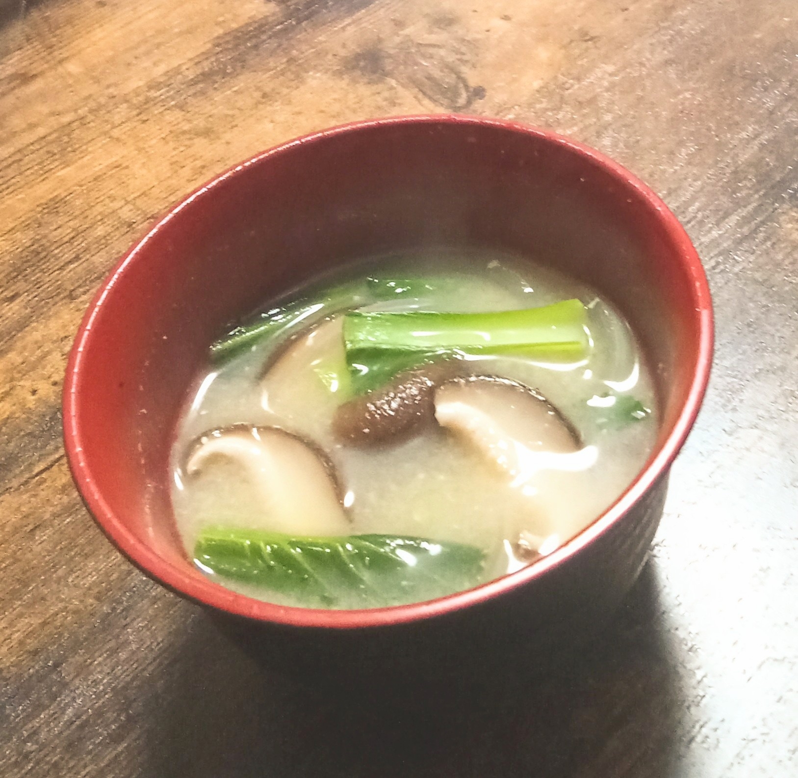 小松菜・しいたけ・たまねぎの味噌汁