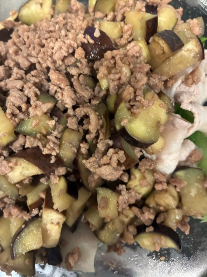 しゃぶしゃぶお肉に茄子のひき肉だれで