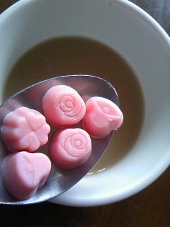 今日はコレ☆色はピンクだけど味はホワイトチョコの味なんだよ～(*^_^*)ごちそうさま♪