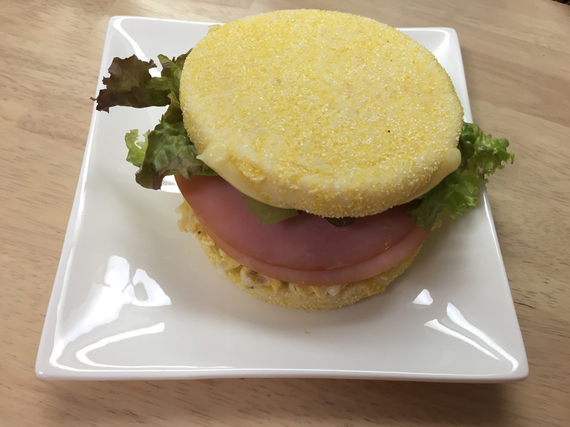 チーズがとろり!ハム玉子マフィン