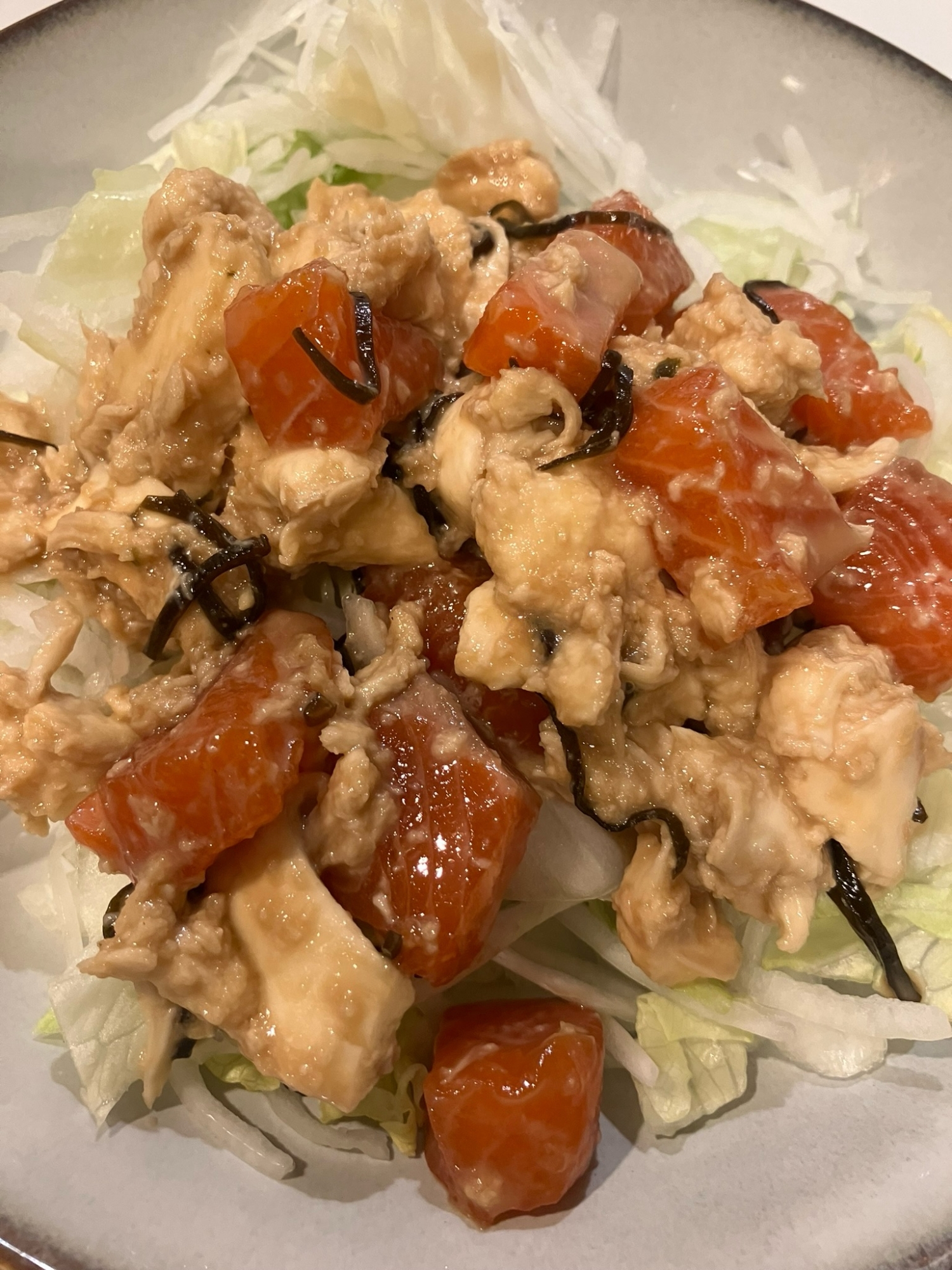 国産チーズ(モッツァレラ)とサーモンの塩昆布和え