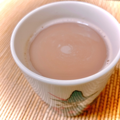 プーアル茶を沸かした朝に戴きました( ´ ▽ ` )ﾉ紅茶よりも紅の色が濃くて綺麗だしお味もリッチな感じですね♪今度はバニラエッセンス入で試したいです(≧ω≦)