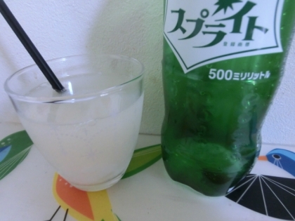 注いだら見事に混ざり合った・・！
ヨーグルトちゃんと入ってるのだけど、見えないよね＾＾；
飲んだらシュワシュワ～でした♪ごちそう様★