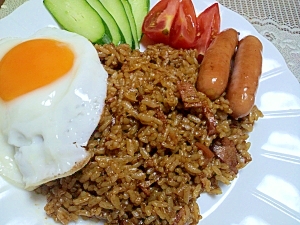 カレーとソースの無国籍料理♪めしゴレン♪