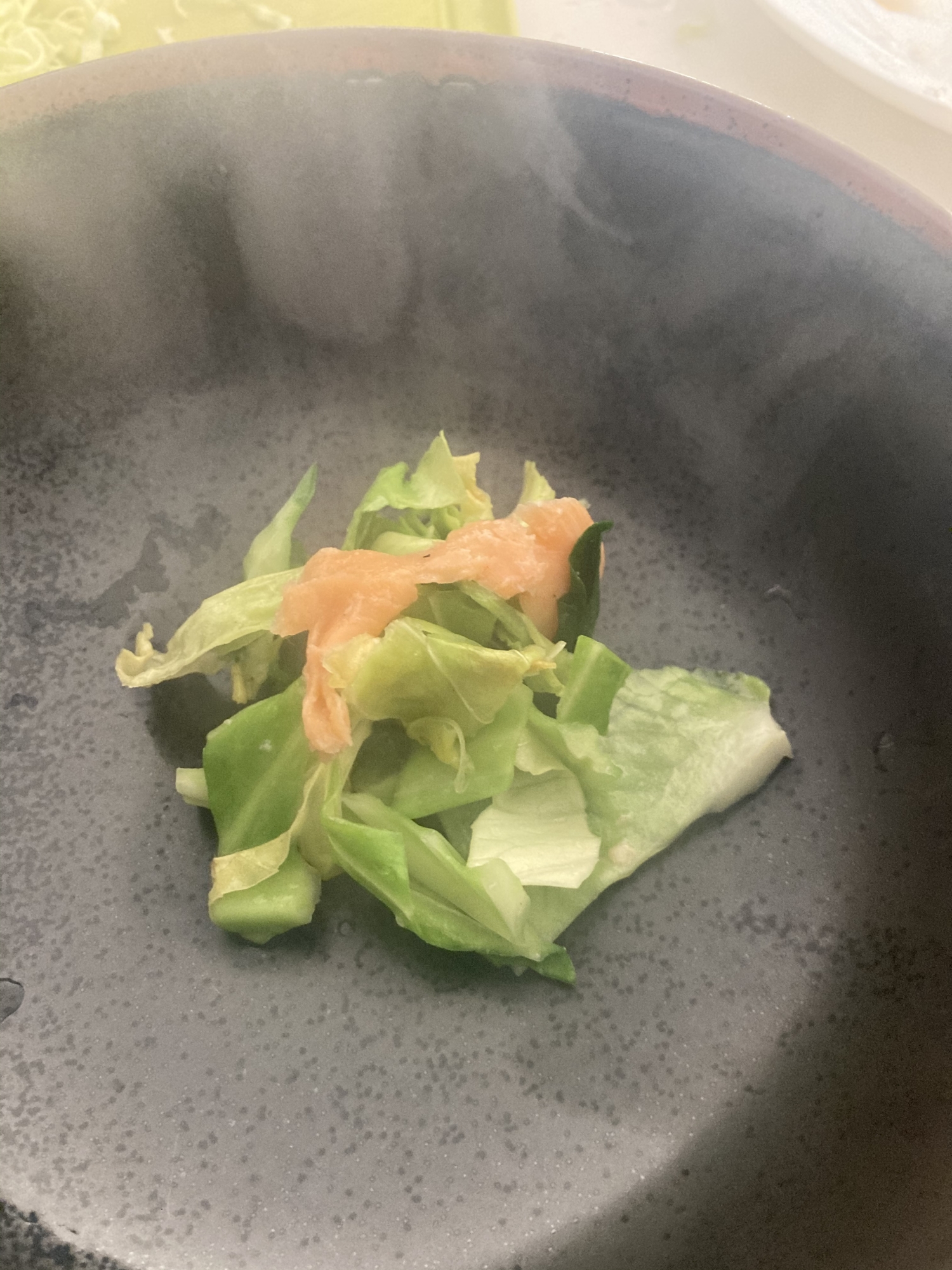 春キャベツと鮭のアラの蒸し野菜