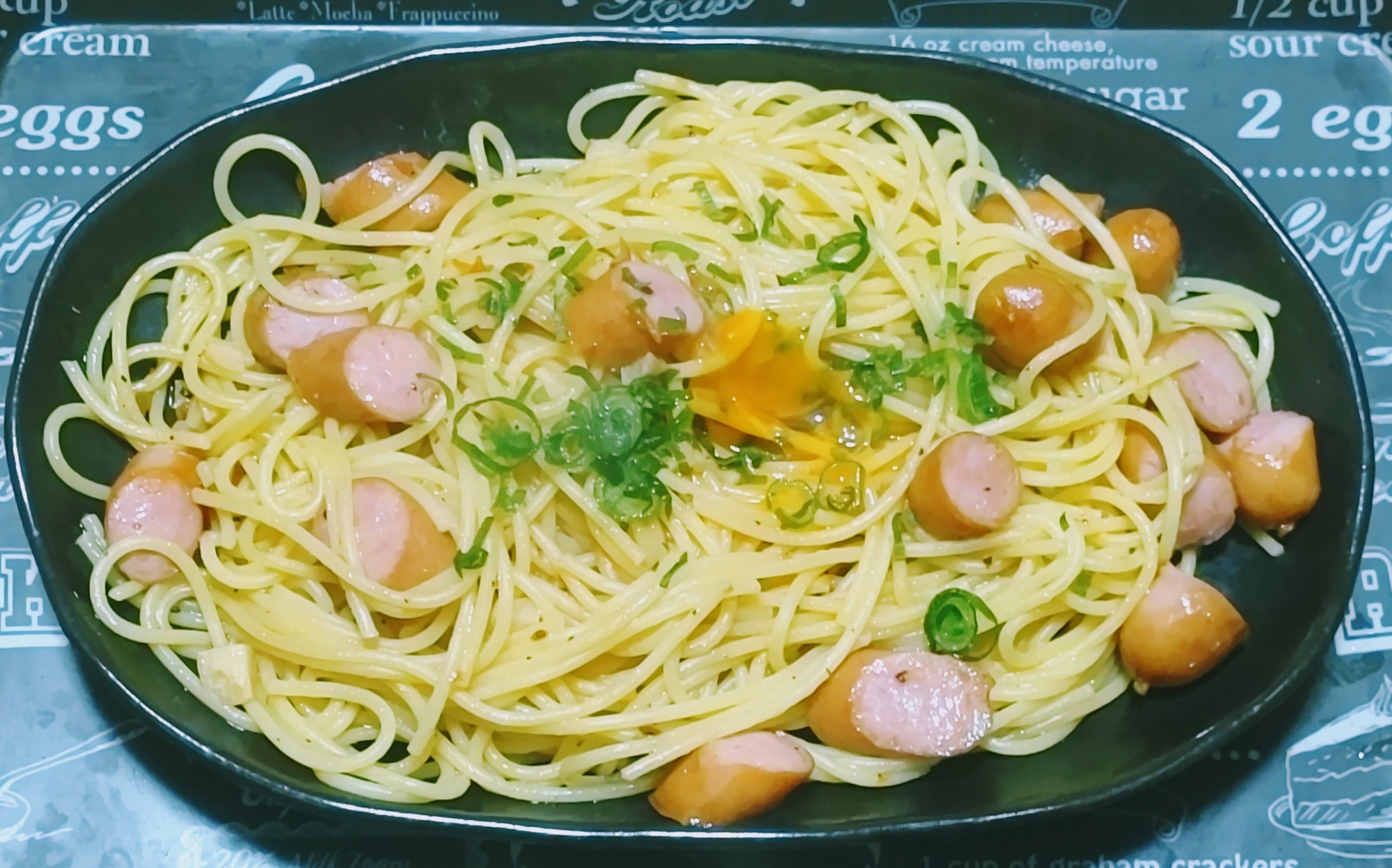 ウインナーと玉子のピリ辛パスタ