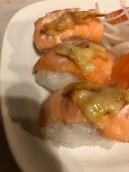❤　炙りチーズサーモンにぎり　❤