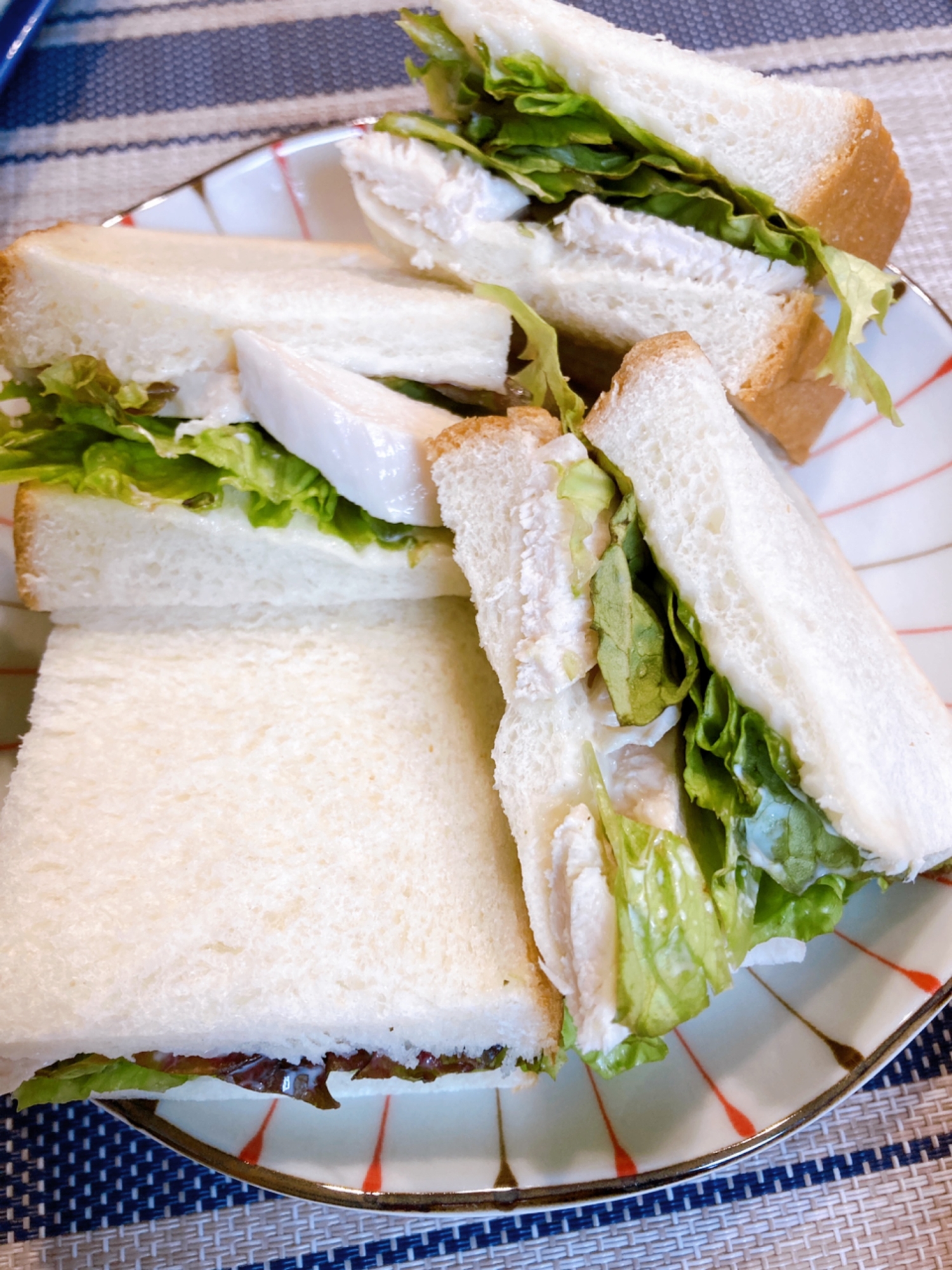 蒸し鶏で簡単！サラダチキンサンド♡