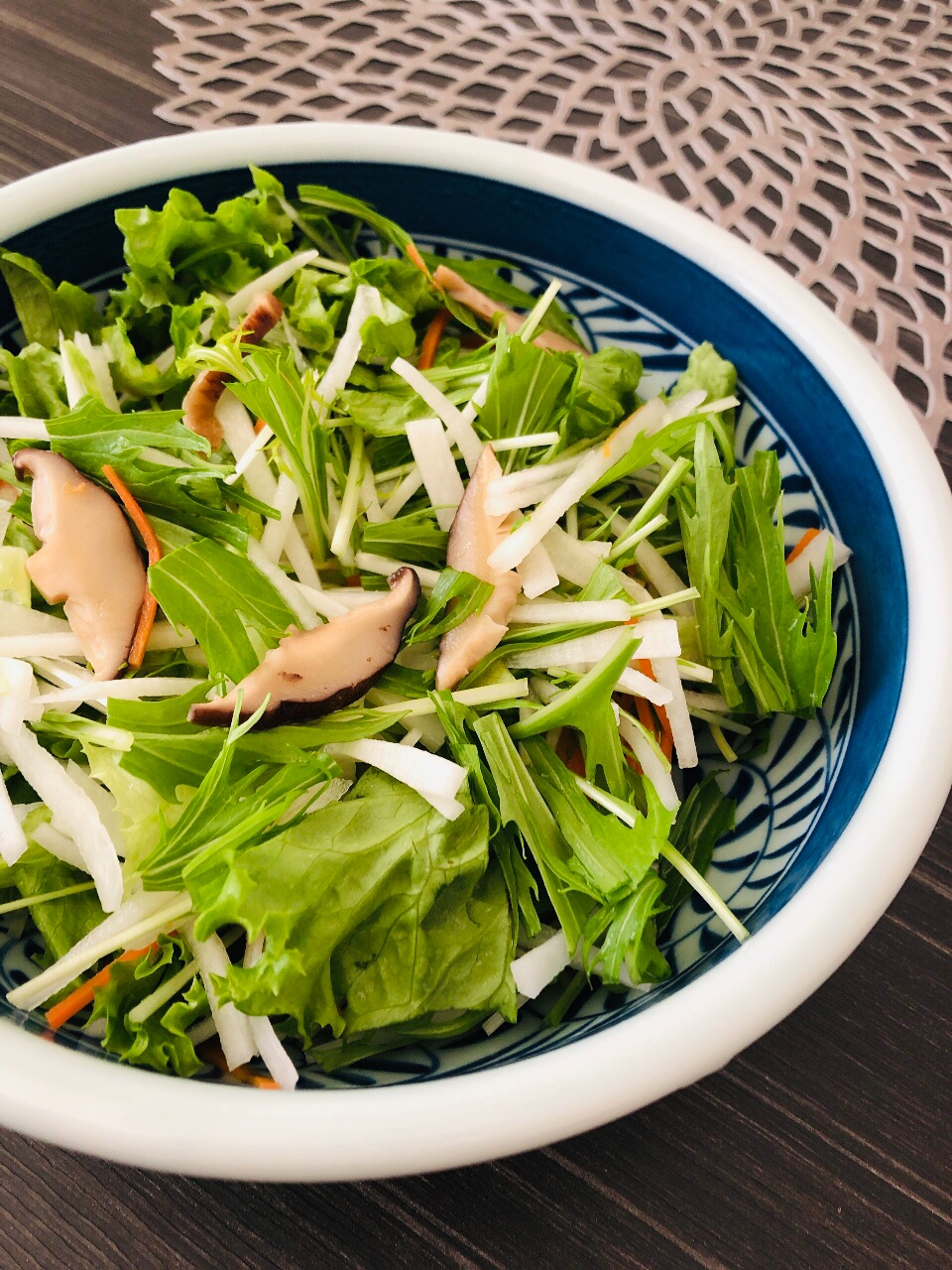 干し椎茸がアクセント☆大根と水菜のグリーンサラダ