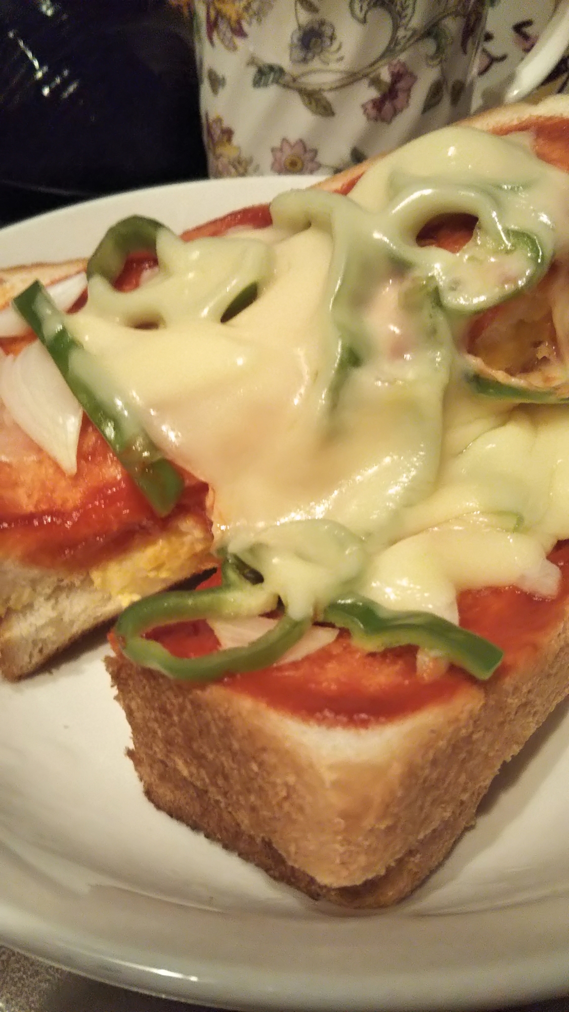 コメダ珈琲風!たまご入りピザトースト