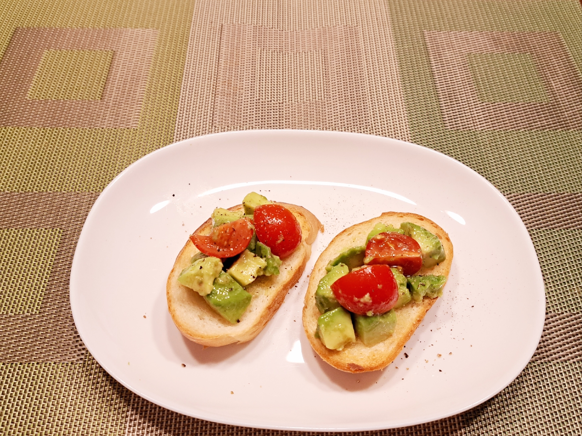 クリスマスに☆アボカドとトマトのブルスケッタ