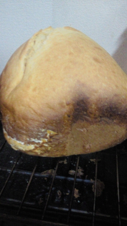 This is a pan. 
これはパンです。
山じゃありませんΣ(￣□￣;)
味は、とっても美味でした♪♪♪
