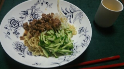 夏にぴったり♪豚そぼろのビビン麺