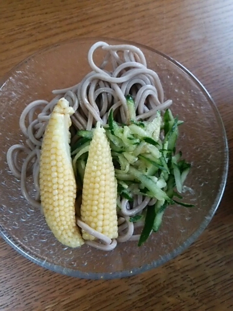 きゅうりとヤングコーンの蕎麦