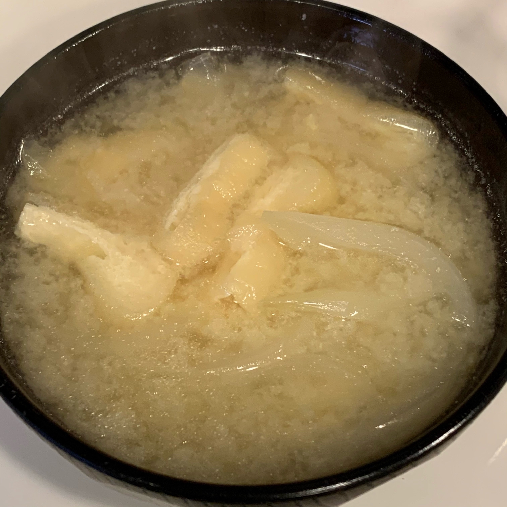 玉ねぎと油揚げの味噌汁