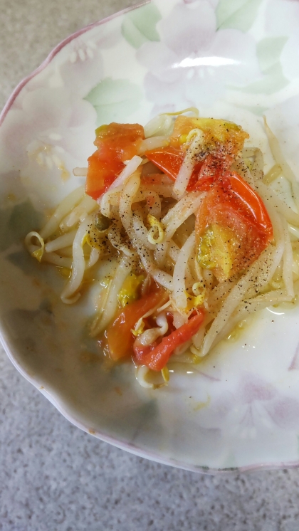 レンジで簡単♡トマトがアクセント♡バター醤油もやし