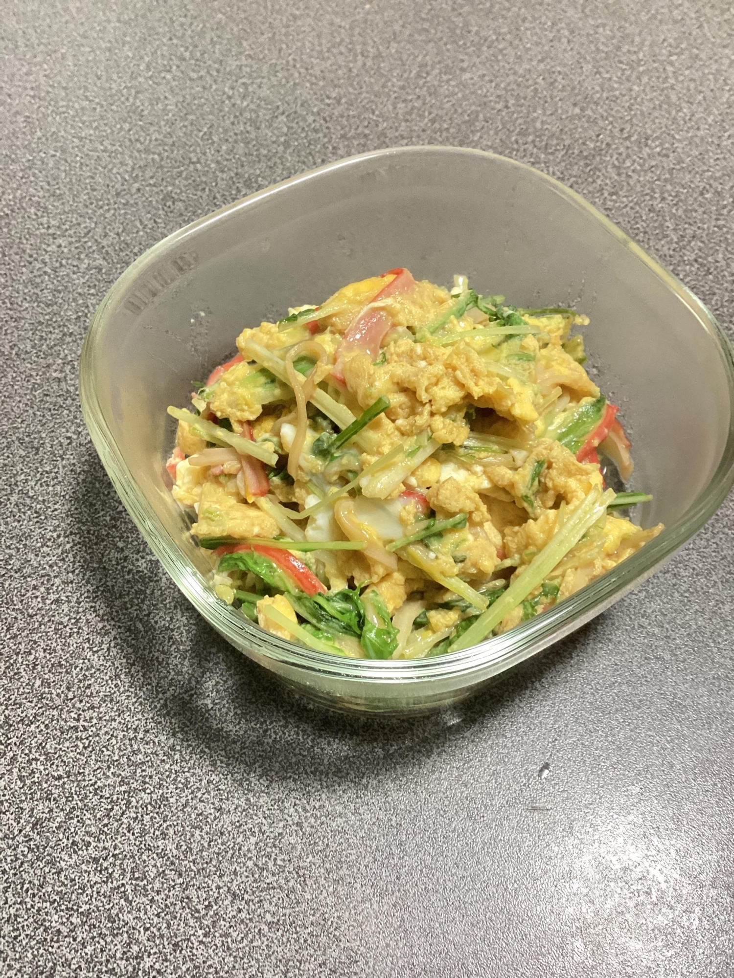 水菜とカニカマの卵とじ