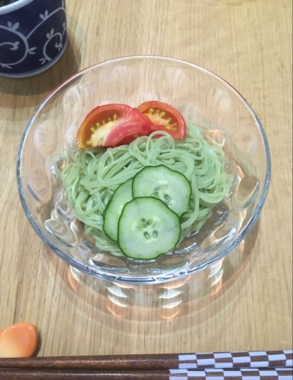 のんさん、トマト乗せオリーブ素麺を作りました♪まだまだ暑い日が続いてますねー。身体に気を付けましょう♪オリーブ素麺、美味しかったです(^o^)