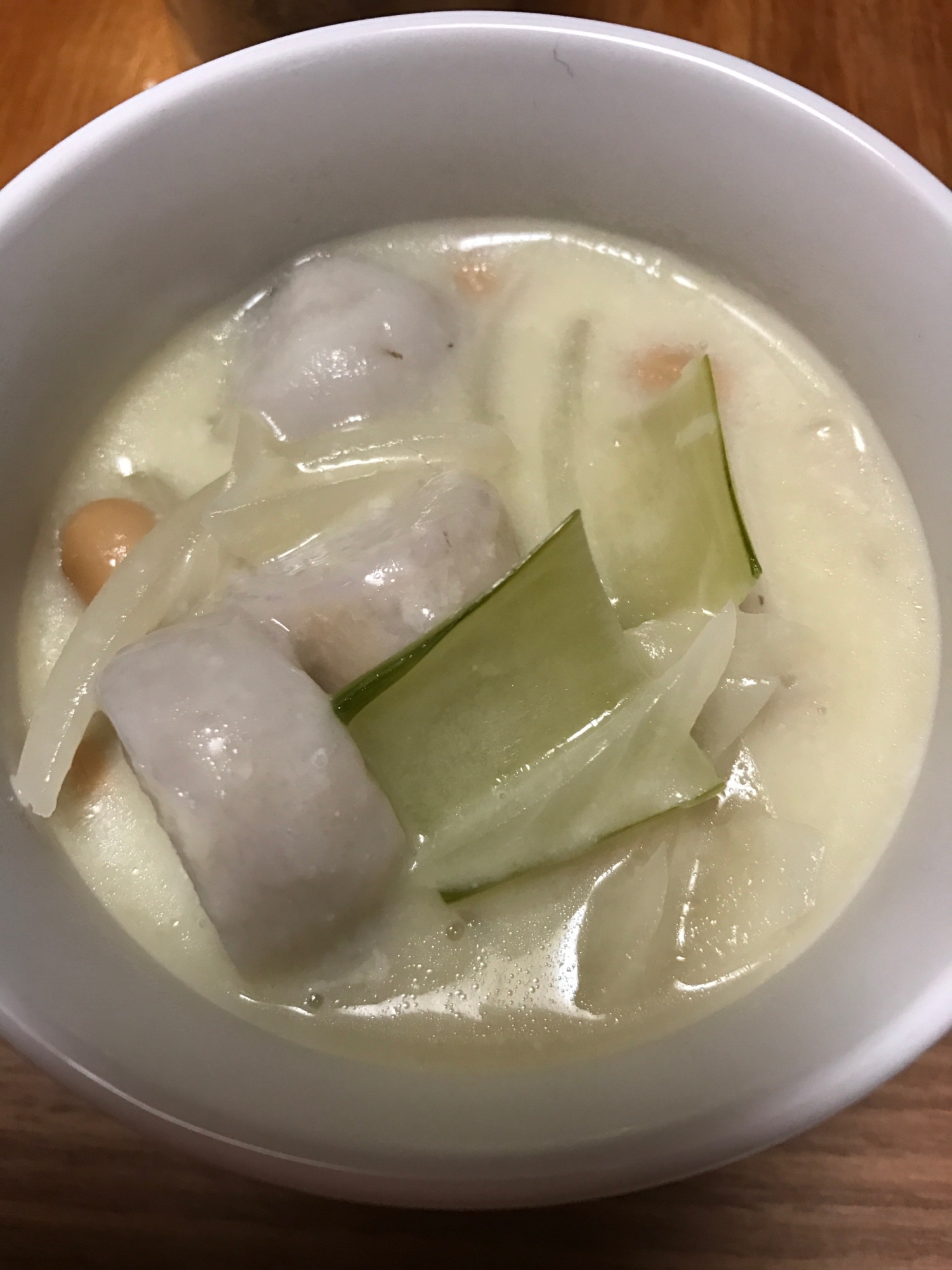 大豆と里芋、チンゲン菜のクリーム煮