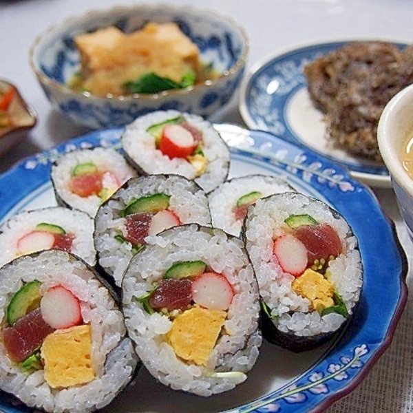 マグロの太巻き レシピ 作り方 By よっちごはん 楽天レシピ マグロの太巻き レシピ 作り方 By よっちごはん 楽天レシピ