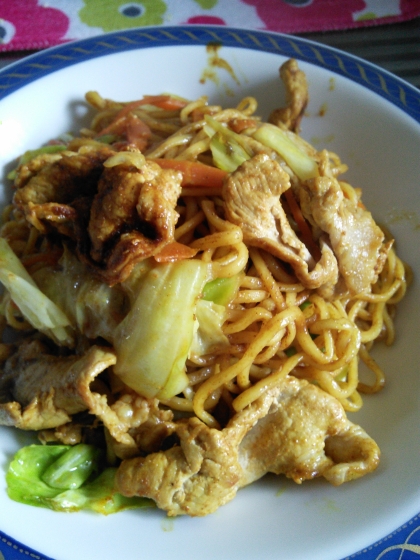 たまには違う味の焼きそば食べたいな～と思ってました(^_^)
カレー味食欲増進(^○^)
美味しかったです。