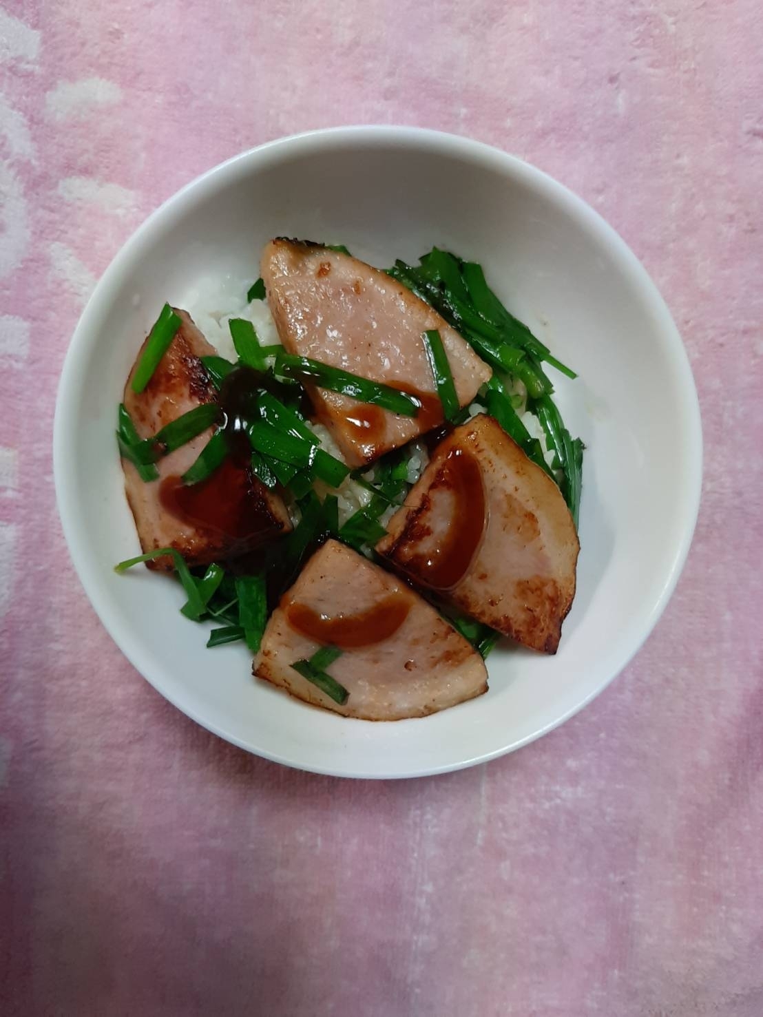 グルメイドステーキと炒めニラ丼