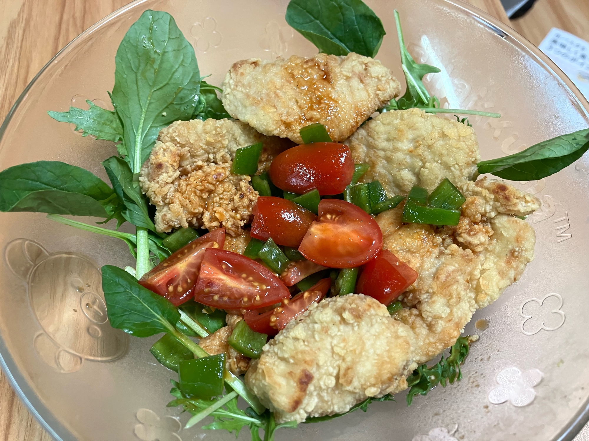 チキンフライのサルサソースがけ