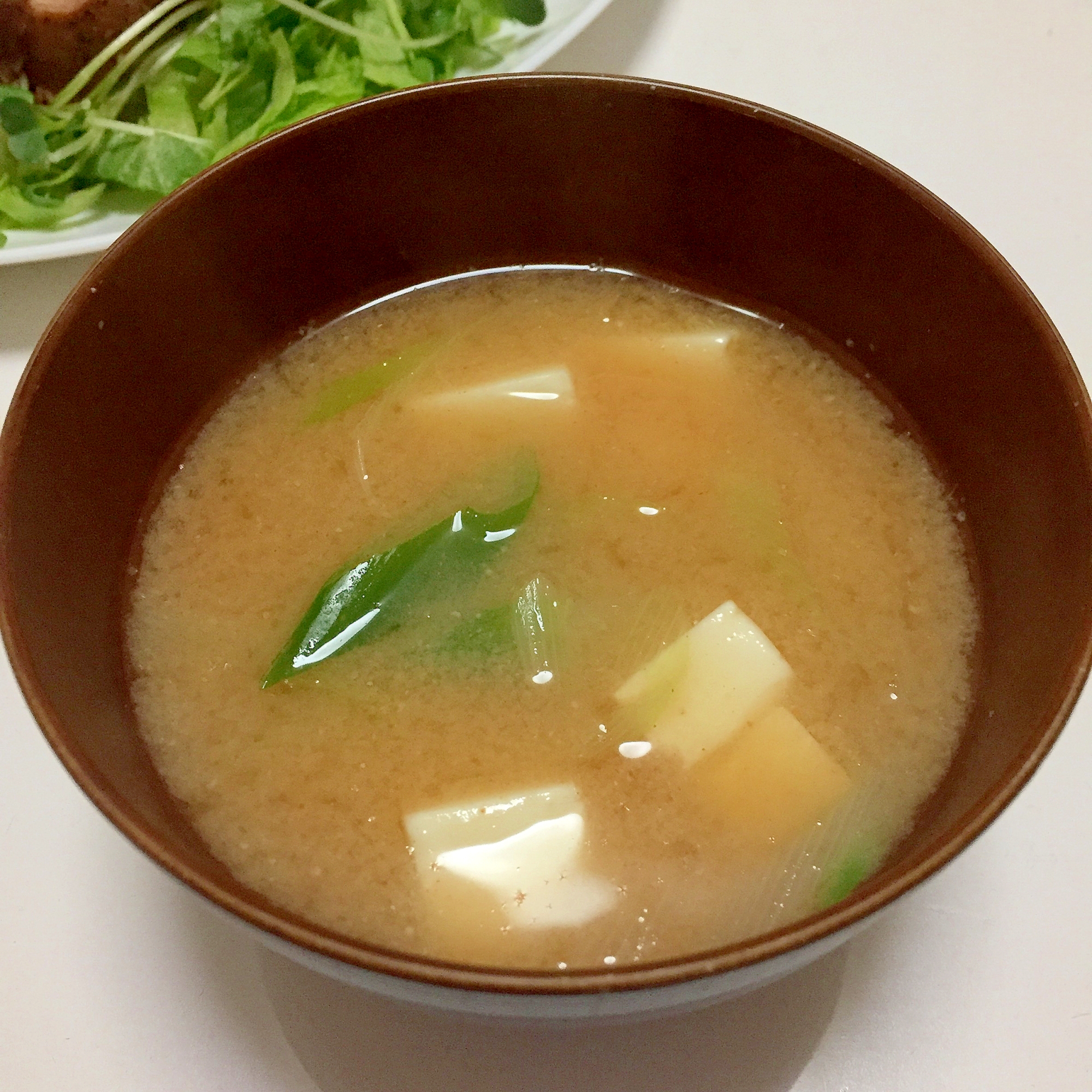 チョイ辛っ、豆腐と長ねぎのお味噌汁♪