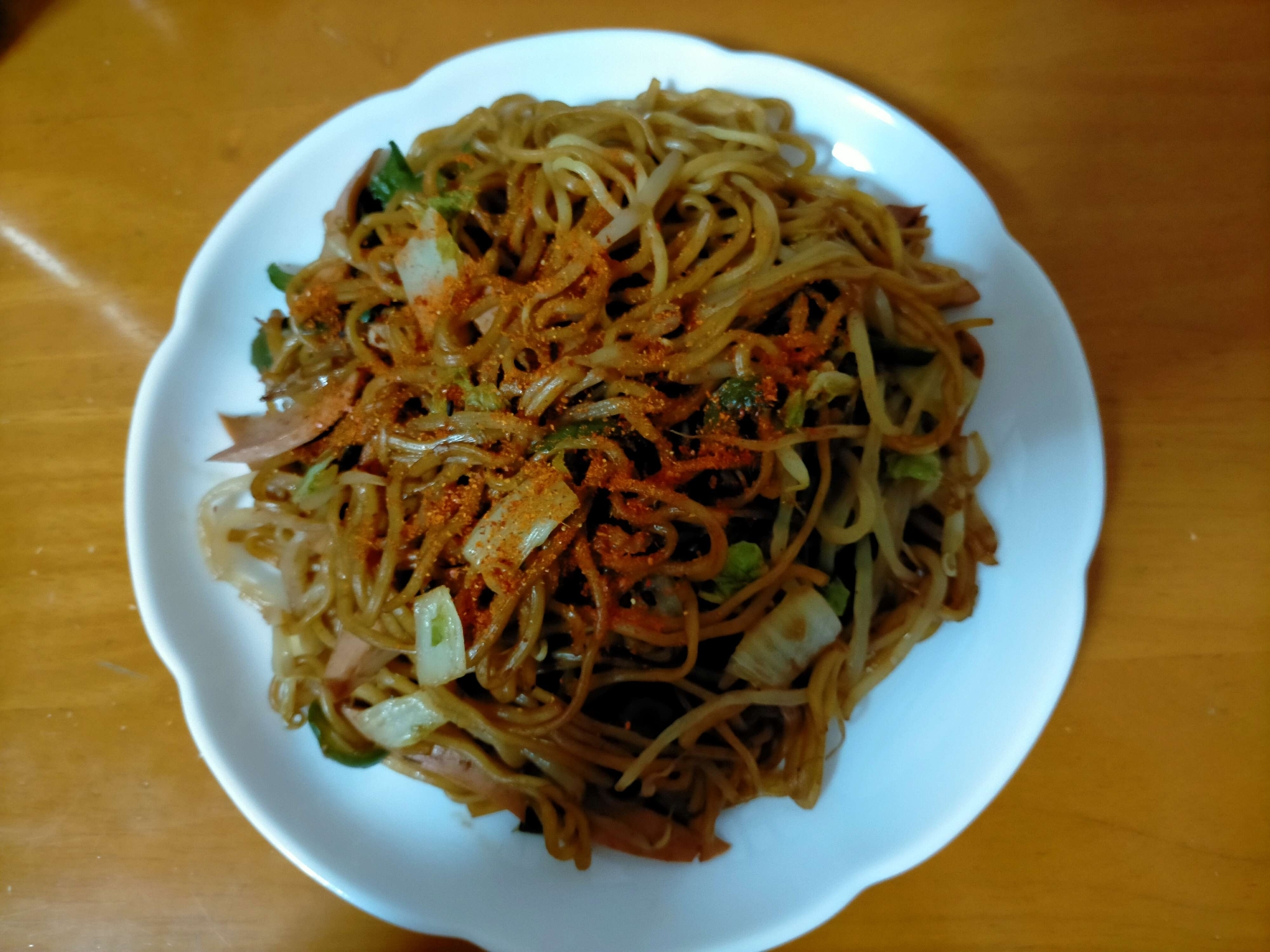 白菜とピーマンともやしと魚肉ソーのピリ辛焼きそば