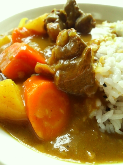 日本カレーが食べたくなったのでこちらを頂きました＾＾　ゴロッとお肉と野菜のカレーはやっぱり美味しい♥　ご馳走さまです♪