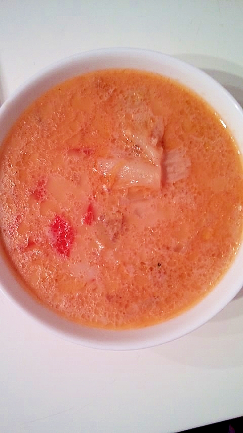 夜に温まる、トマト缶鶏肉きむちスープ