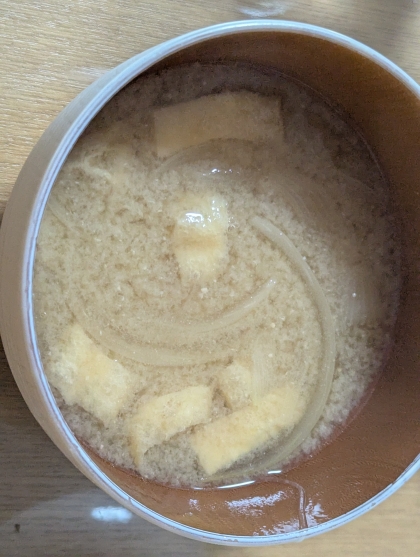 たまねぎと油揚げの味噌汁