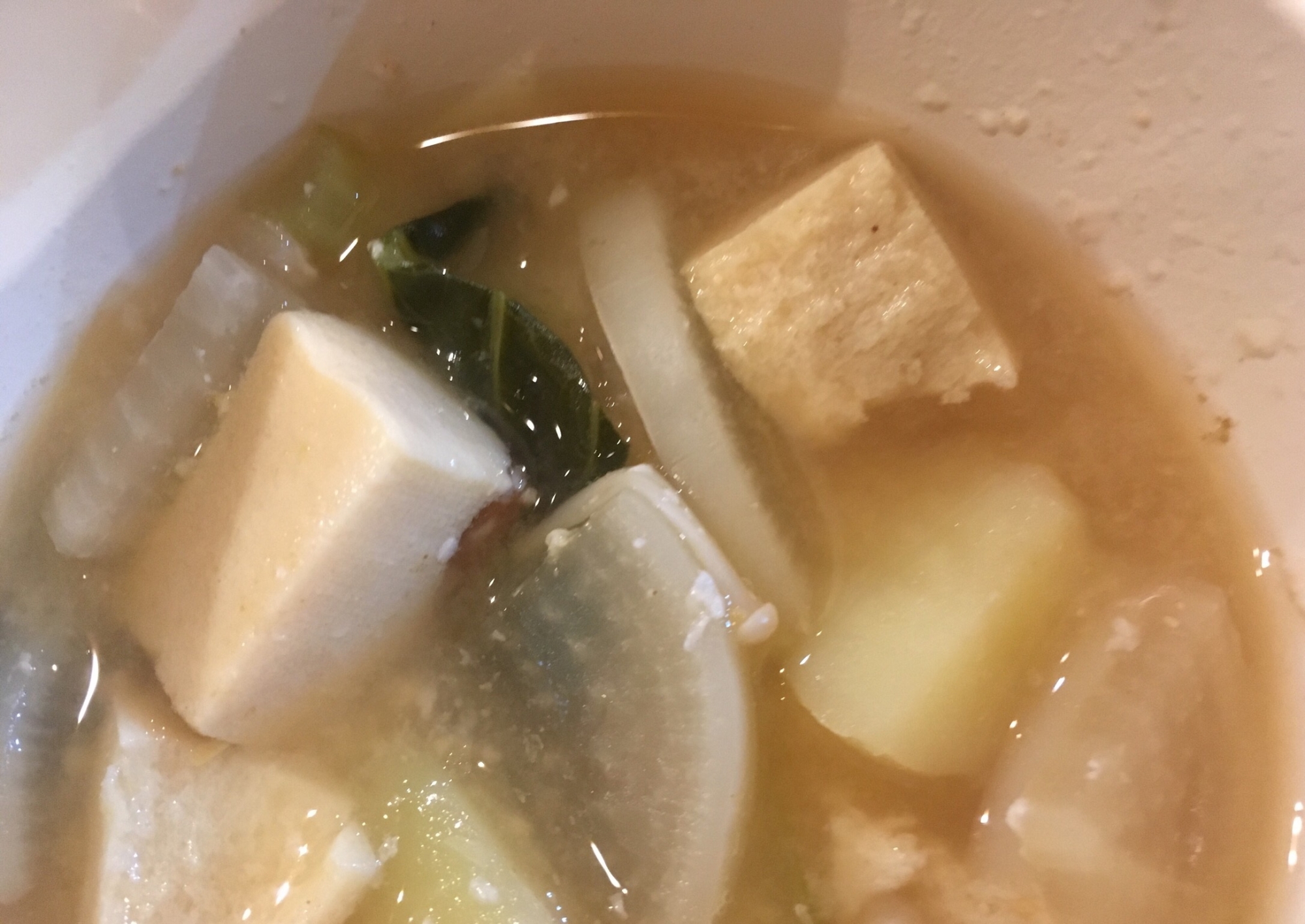 大根と小松菜とじゃがいもと高野豆腐の味噌汁