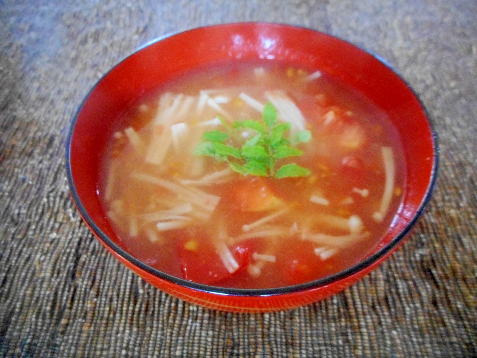 えのきとトマトの味噌汁