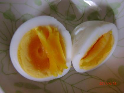 キッチンペーパーを使って、ゆで卵を作ったのは初めてでした！！