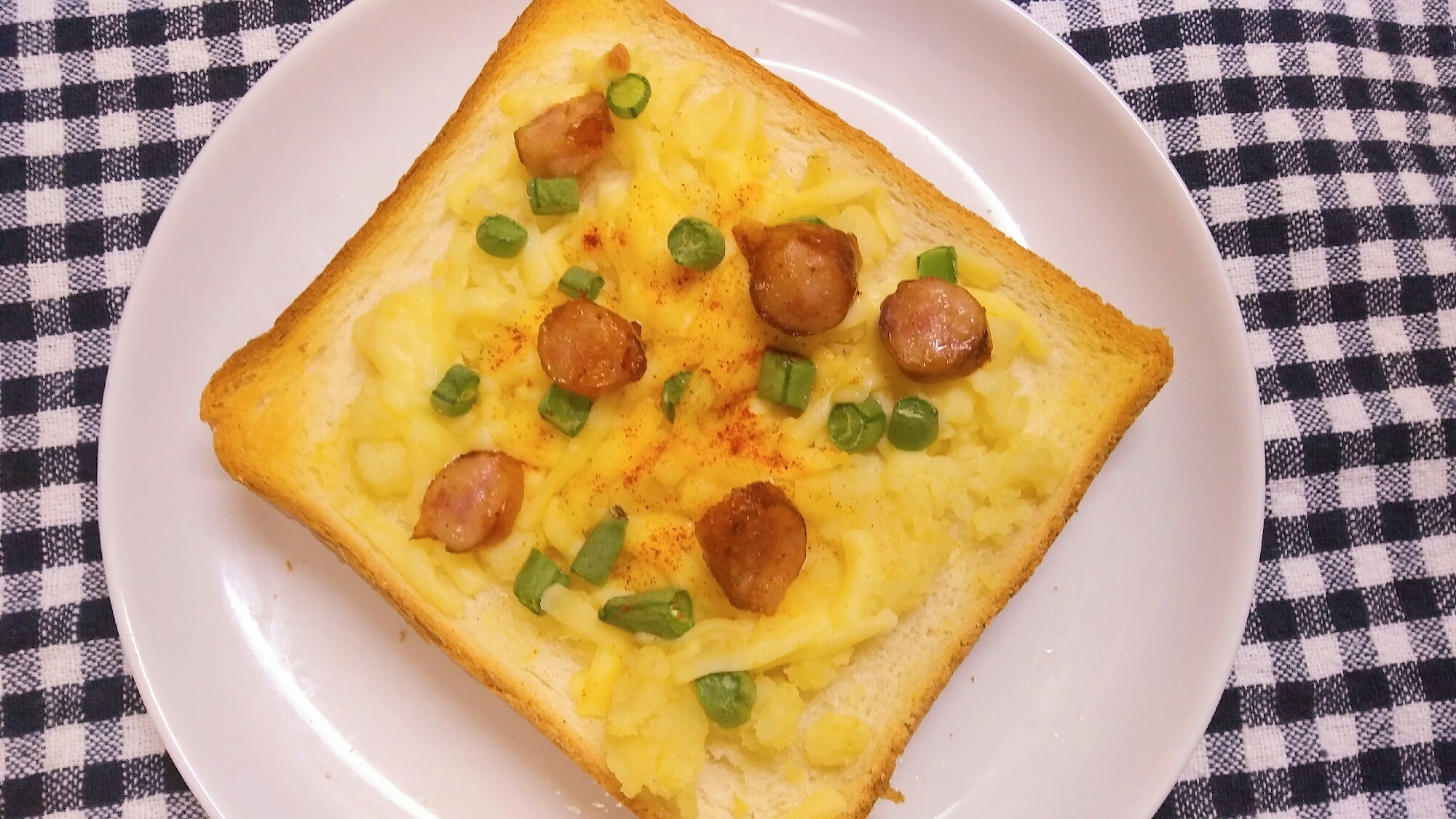 ポテトサラダといんげん豆のチーズトースト