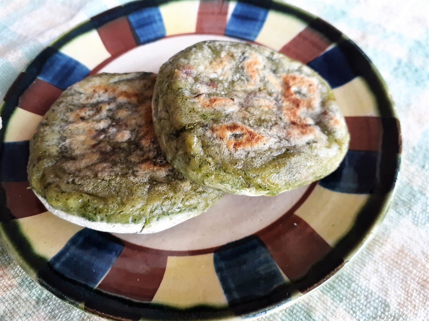 よもぎ入り焼き餅、生の生地で包んで焼くので簡単！