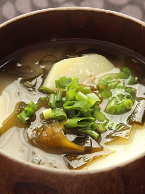 おいもとわかめのお味噌汁